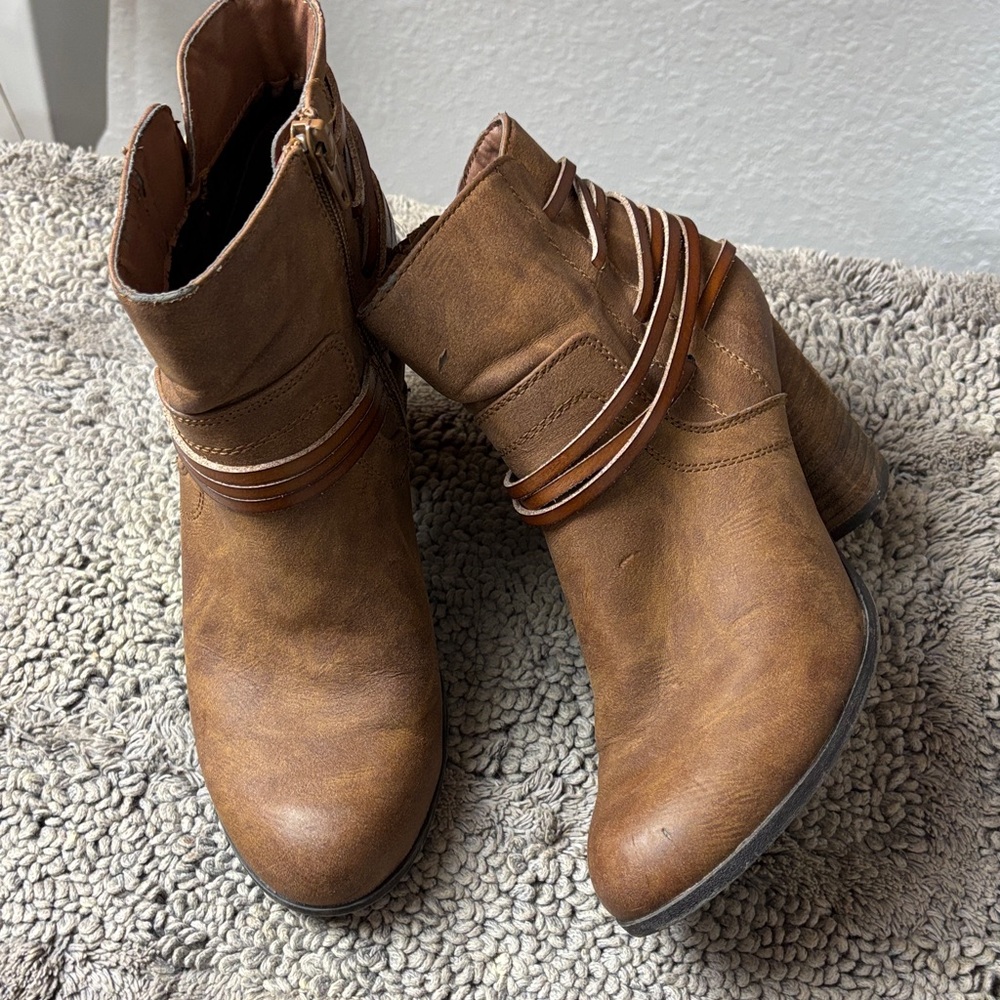 Madden Gurl Brown Leather Ankle Boots. Sz7.5